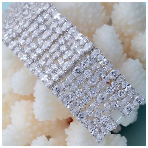 Zircon The Callidora Bracelet - Picture 5 of 8